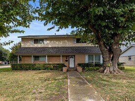 106 S Grove Rd in Richardson, TX - Building Photo