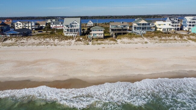 110 Topsail Rd in North Topsail Beach, NC - Building Photo - Building Photo