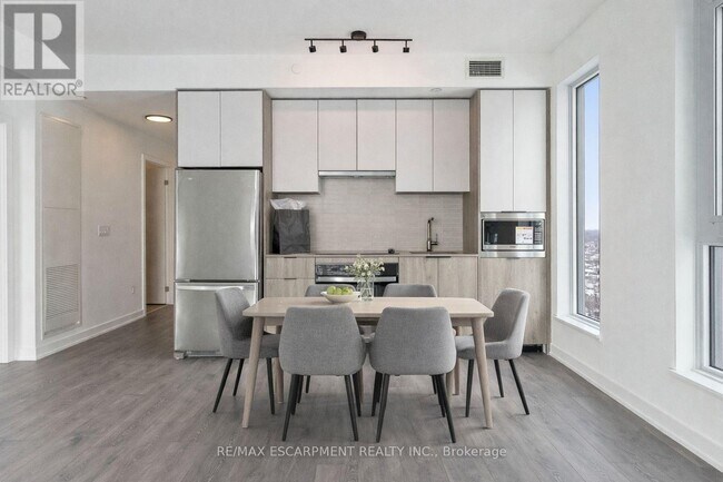 1007 The Queensway in Toronto, ON - Building Photo - Building Photo