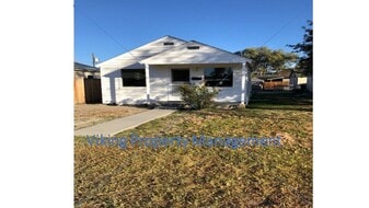555 SE 2nd St in Prineville, OR - Building Photo