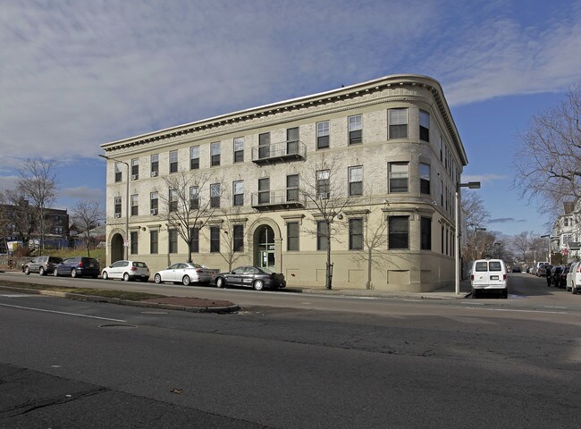 Columbia Wood in Boston, MA - Foto de edificio - Building Photo