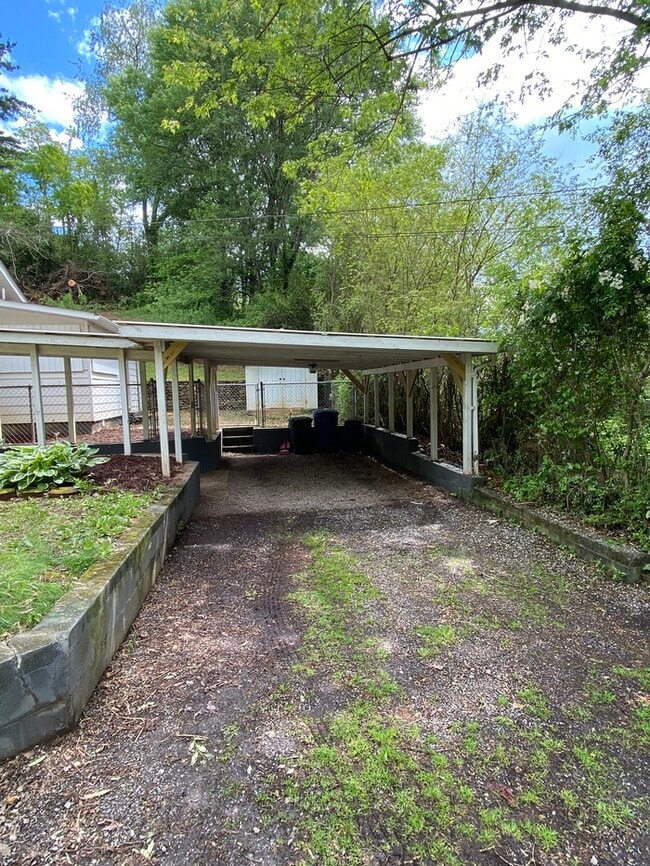 96 Sunset Dr in Canton, NC - Building Photo - Building Photo