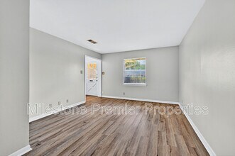 1902 W Shields Dr in Sherman, TX - Building Photo - Building Photo