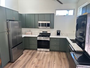 7822 Toland Ave in Los Angeles, CA - Building Photo - Building Photo