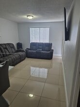7865 W 30th Ct in Hialeah, FL - Building Photo - Building Photo