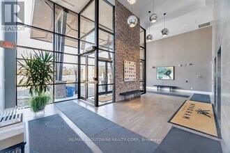 128 Garden Dr in Oakville, ON - Building Photo - Building Photo