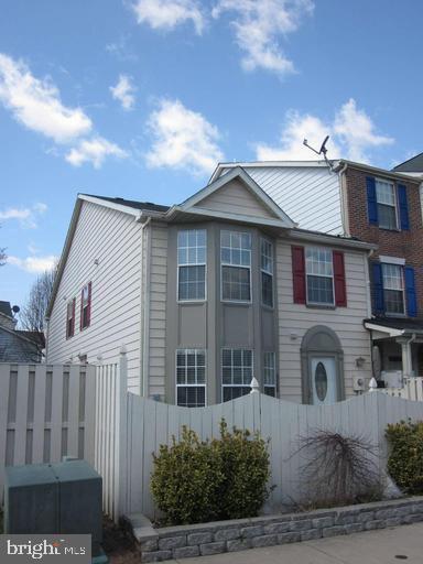 536 Hollyberry Way in Frederick, MD - Building Photo