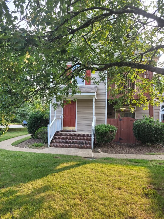 210 Primrose Ln in Chesapeake, VA - Building Photo