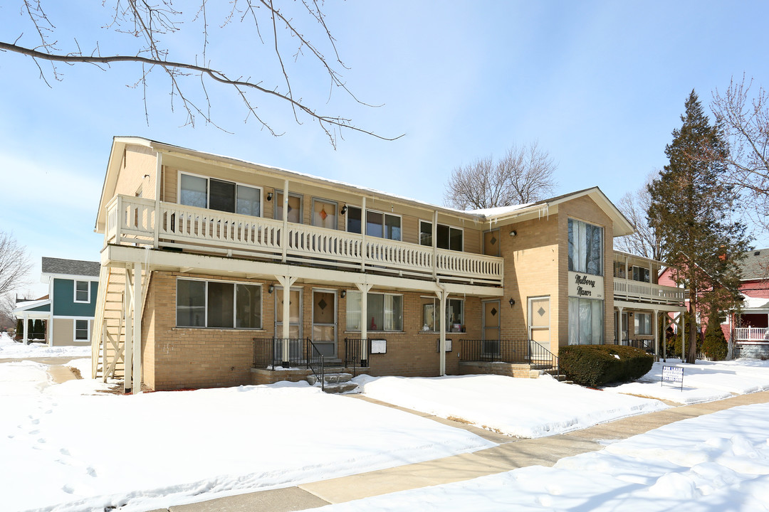 Mulberry Manor in Wyandotte, MI - Building Photo