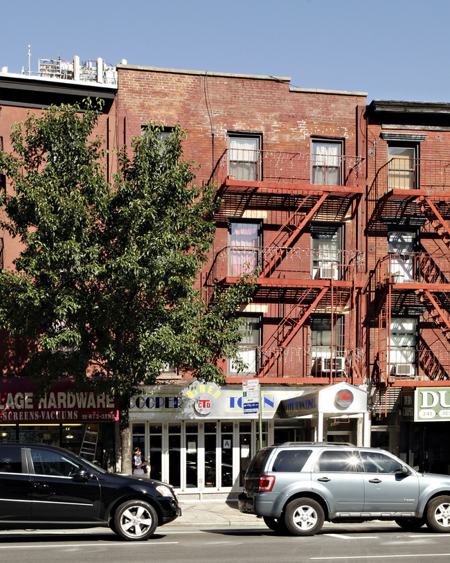 339 First Ave in New York, NY - Foto de edificio - Building Photo