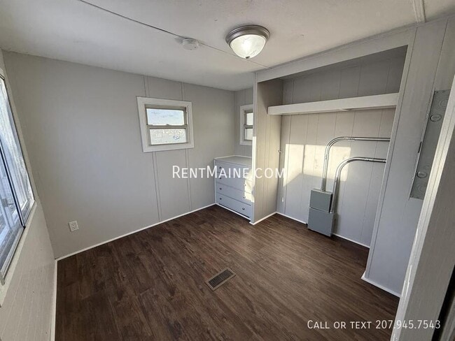 681 Main Rd N in Hampden, ME - Building Photo - Building Photo