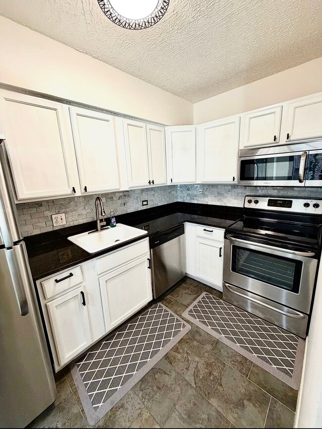 1550 N Lake Shore Dr in Chicago, IL - Building Photo - Building Photo