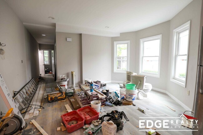 66 Quint Ave, Unit 1m in Boston, MA - Foto de edificio - Building Photo