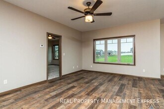 4 Bedroom 3 Bathroom Home for Rent in Sioux Falls, SD - Building Photo - Building Photo