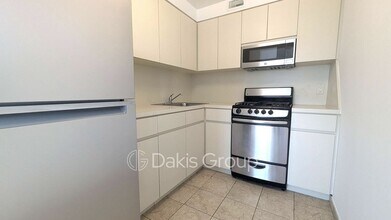 3164 21st St in Queens, NY - Building Photo - Building Photo