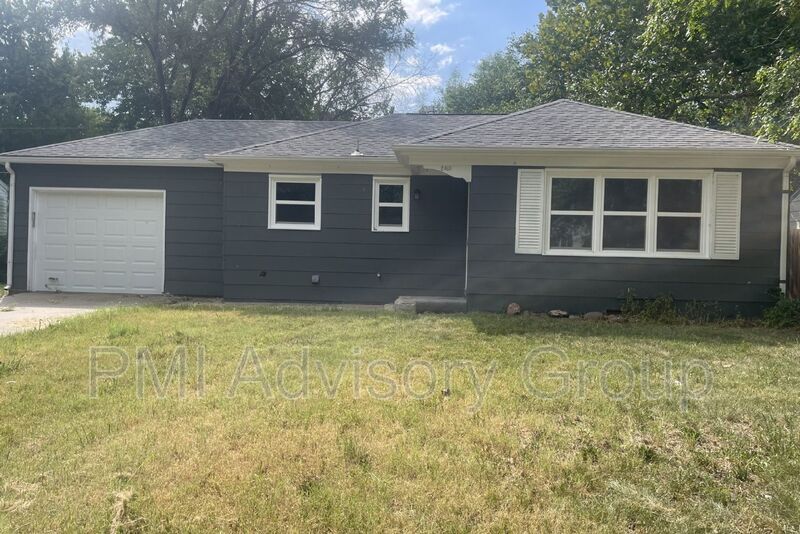 2413 SW Mission Ave in Topeka, KS - Building Photo