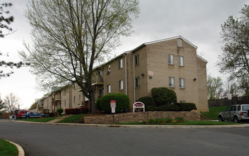 Hopkins Glen Apartment Phase I in Falls Church, VA - Building Photo - Building Photo