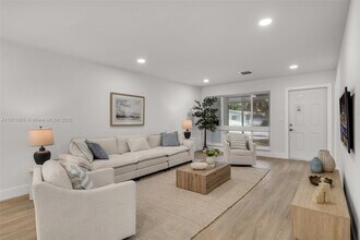 3920 Hayes St in Hollywood, FL - Building Photo - Building Photo