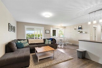 1459 Rose Ann Dr in Nanaimo, BC - Building Photo - Building Photo
