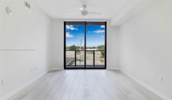 555 NE 8th St, Unit 227 in Fort Lauderdale, FL - Building Photo - Building Photo