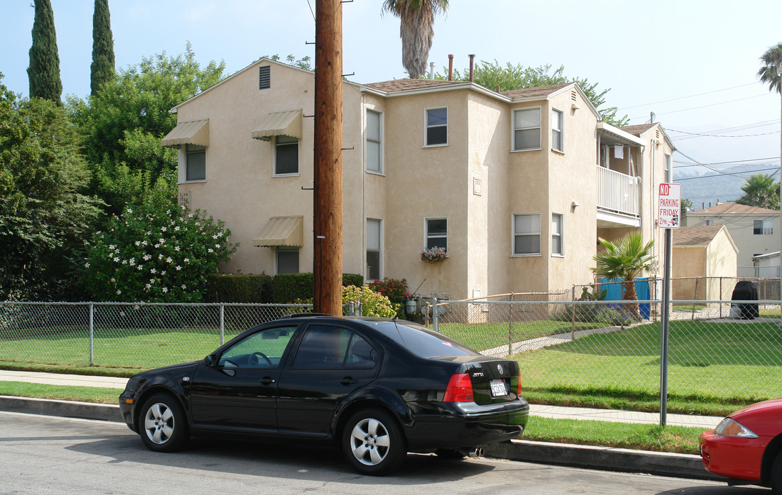 1748-1754 Scott Rd in Burbank, CA - Building Photo