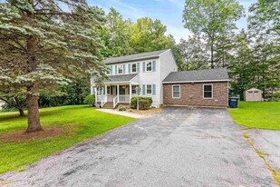 56 Morellen Ln in Colchester, VT - Building Photo