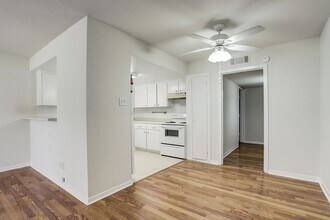 Marshall in Houston, TX - Building Photo - Interior Photo