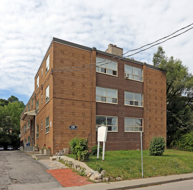 112 St Joseph's Dr in Hamilton, ON - Building Photo - Building Photo