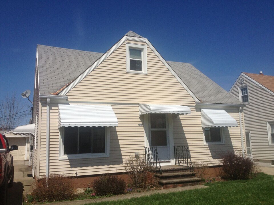 12905 York Blvd in Garfield Heights, OH - Building Photo