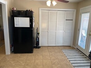 AVAILABLE FOR AUGUST PRE-LEASE Charming 3  in College Station, TX - Building Photo - Building Photo