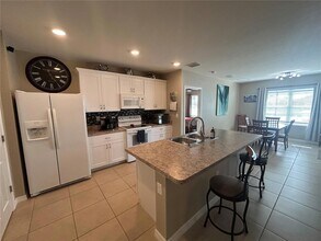 7049 Waterford Pkwy in Punta Gorda, FL - Foto de edificio - Building Photo