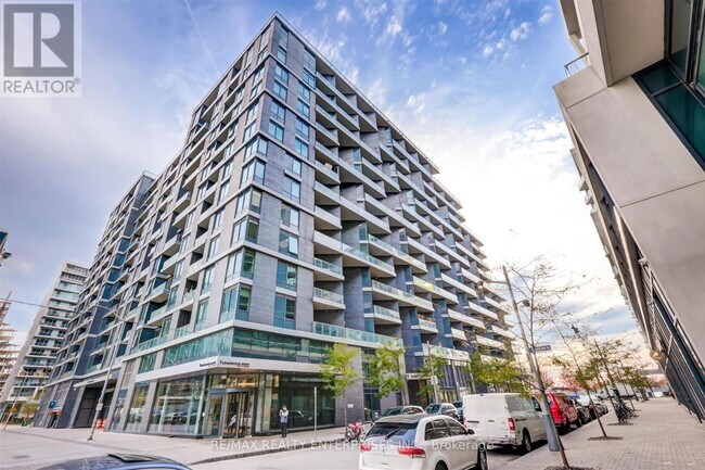 1-211 Edgewater Dr in Toronto, ON - Building Photo - Building Photo
