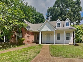 6758 Whitten Pine Dr in Memphis, TN - Building Photo