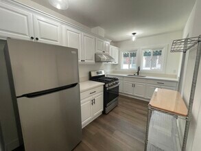 1302 N Mariposa Ave, Unit 1304 N Mariposa Ave in Los Angeles, CA - Foto de edificio - Building Photo