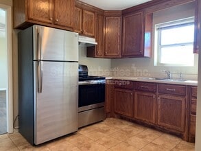 900 N Montgomery Ave in Sheffield, AL - Foto de edificio - Building Photo