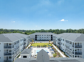 Woodlands Creekside Apartments