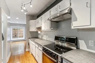11 Saint Charles St, Unit 4G in Boston, MA - Building Photo