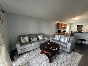 2425 Bayhill Dr in Melbourne, FL - Building Photo - Building Photo