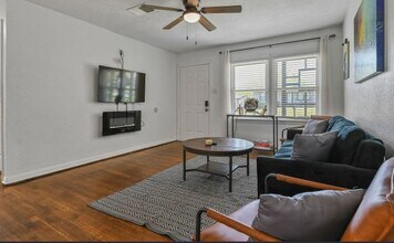1725 Meadowlark Ln in Denison, TX - Building Photo - Building Photo