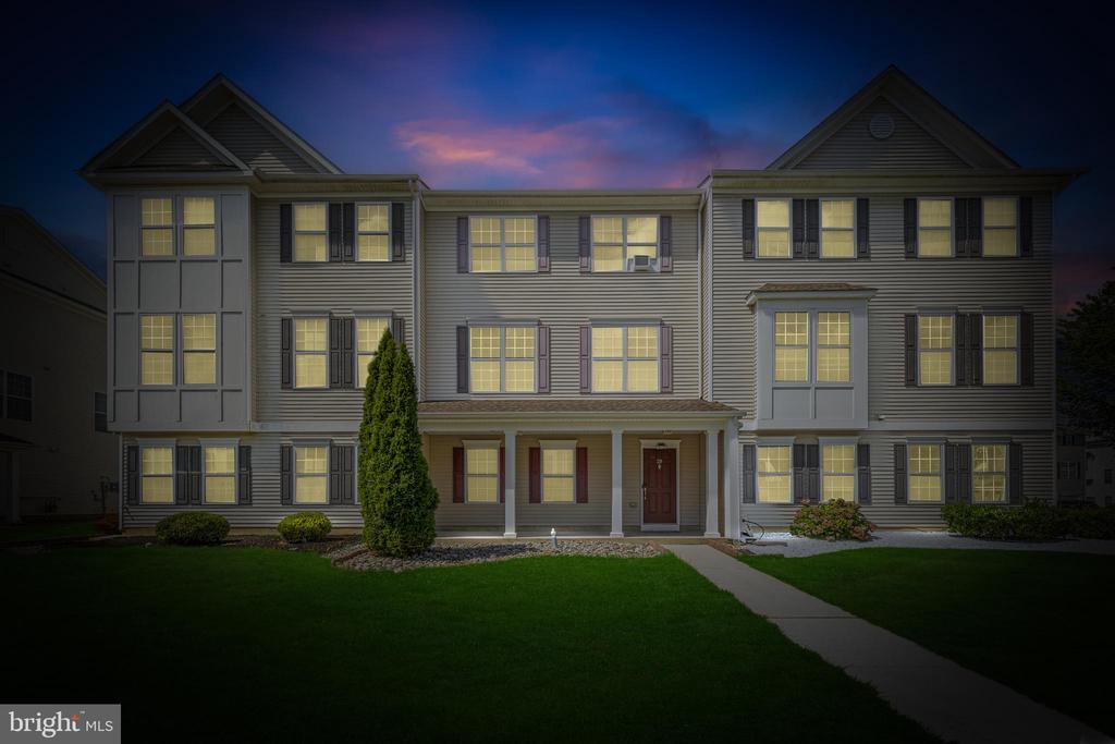 29 Mountie Ln in Chesterfield, NJ - Building Photo