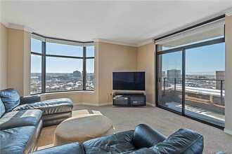 8100 E Union Ave in Denver, CO - Foto de edificio - Building Photo