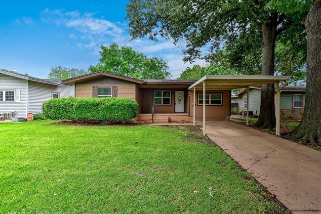 property at 806 E Rosedale St