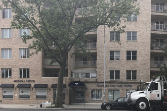 2417 Ocean Ave in Brooklyn, NY - Foto de edificio - Building Photo