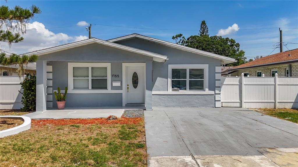 1755 Shore Acres Blvd NE in St. Petersburg, FL - Building Photo
