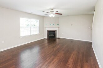 2860 Meadow Creek Dr in Dallas, NC - Building Photo - Building Photo