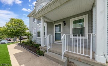 105 Castleton Rd in Princeton, NJ - Building Photo - Building Photo