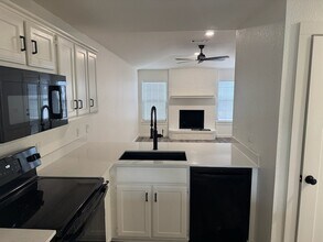 1050 34th St NE, Unit 1050 in Paris, TX - Foto de edificio - Building Photo
