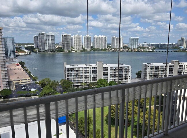 231 174th St in Sunny Isles Beach, FL - Building Photo - Building Photo