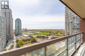 156-1156 Enfield Pl in Mississauga, ON - Building Photo - Building Photo