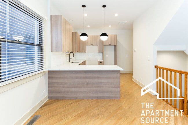 1326 W Diversey Pkwy, Unit 1